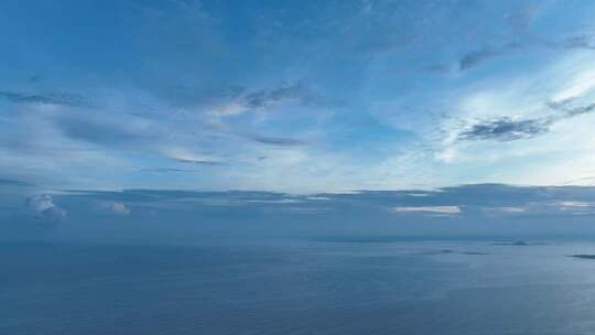 蓝天大海远景画面