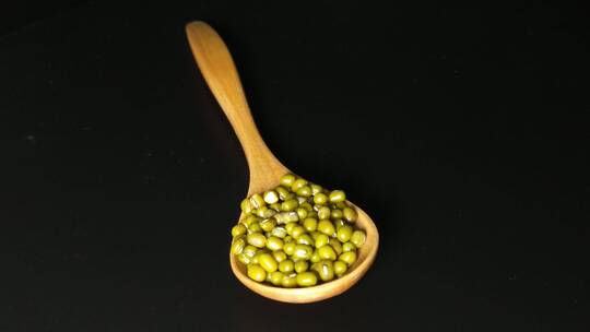 4K食品绿豆豆子食品旋转展示