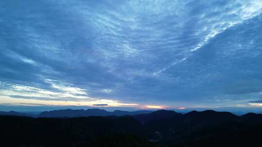 广元曾家山腹地的云天与大山