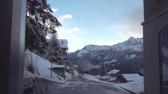 白雪覆盖的山村