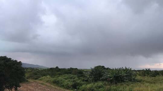 延时拍摄天气变化下雨