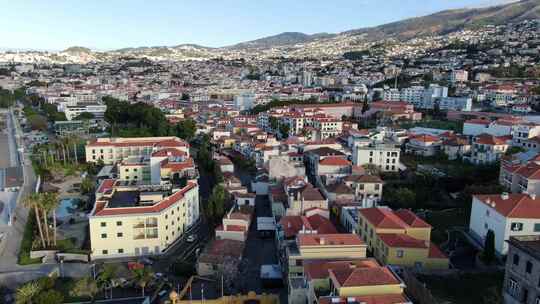葡萄牙马德拉岛丰沙尔老城的鸟瞰图视频素材模板下载