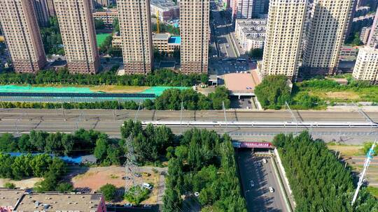 中国辽宁沈阳航拍高铁在城市中行驶
