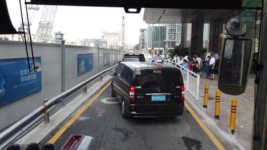 候车 乘车 汽车站 搭车 大巴 行驶 开车