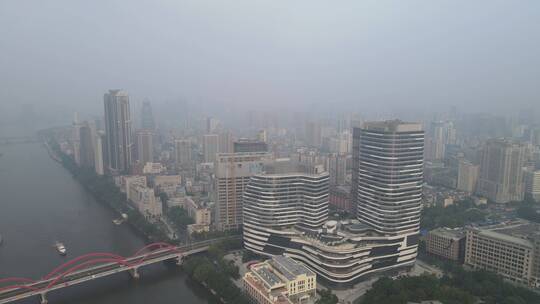 雾霾中的广州海珠