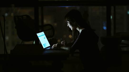 城市生活 熬夜 加班 心情低落