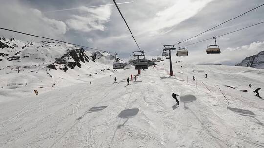 滑雪缆车观光车极限运动体育活动视频素材模板下载