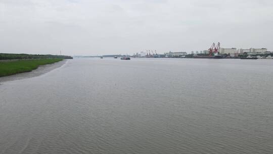 上海黄浦江货船闵浦大桥4K航拍视频素材模板下载