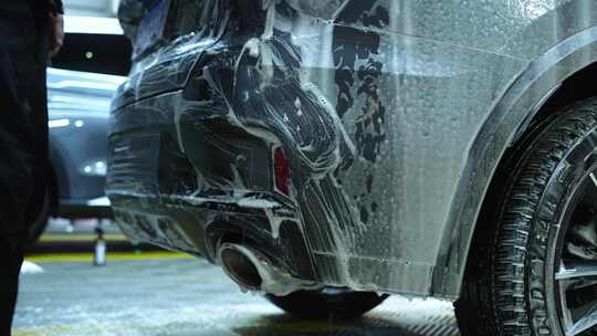 汽车洗车店洗车