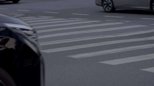 2023广州红绿灯人行道人来人往视频素材模板下载