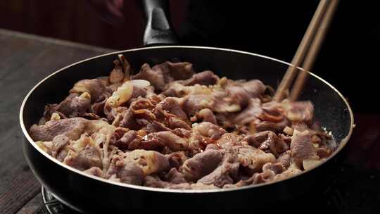 经典日本快餐料理肥牛饭制作过程