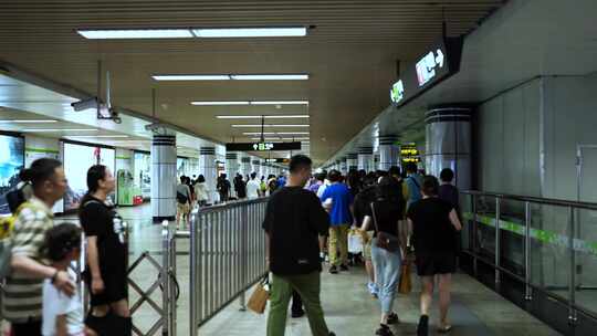 地铁人流 很多人 上海地铁 上班高峰期