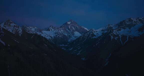 新疆雪山森林草原夜景航拍