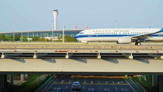飞机经过武汉天河机场视频素材模板下载
