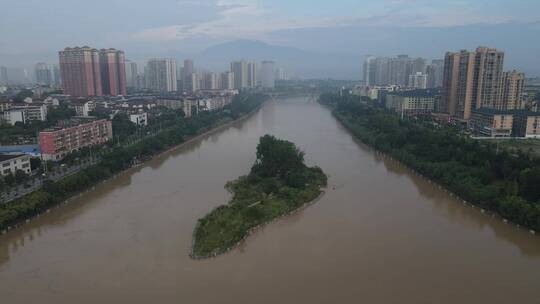 航拍河流涨洪水