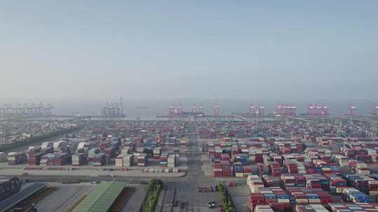 航拍中国集装箱港口物流