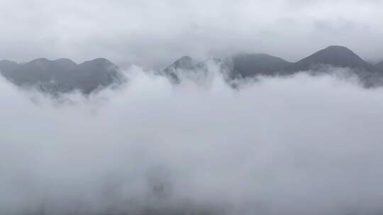 航拍云雾缭绕的广东清远粤北山区风光