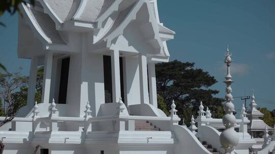 泰国旅游视频泰国清莱灵光寺白庙局部特写视频素材模板下载