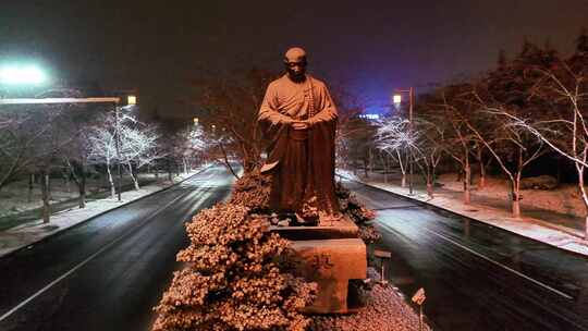 航拍鉴真路扬州雪景夜景鉴真像飘雪