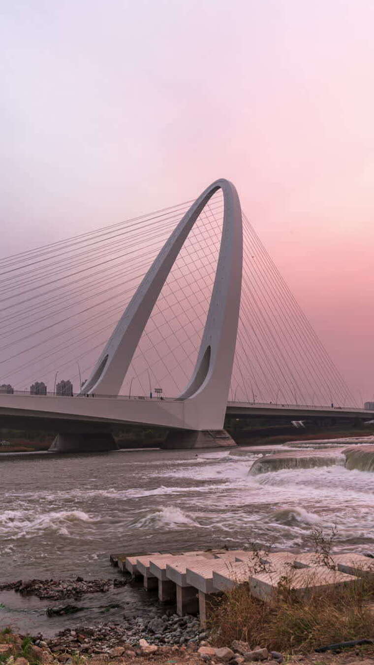 北京首钢大桥日转夜延时素材永定河水流河岸