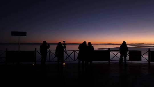 青海湖 青海湖日出 摄影人 摄影人剪影