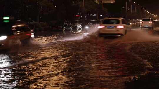 航拍大水道路+夜雨路道