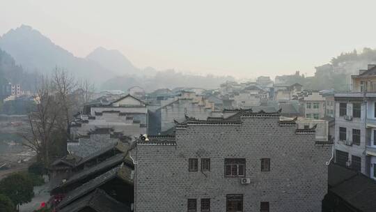 航拍湘西茶峒古镇（边城）的建筑屋顶