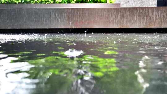 下雨升格慢镜头