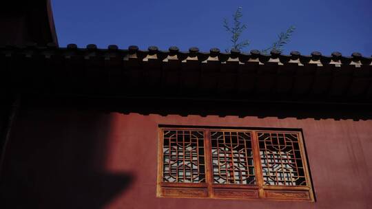 寺院窗户与屋顶