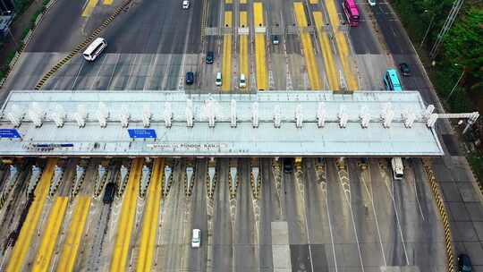 多车道高速公路的收费系统