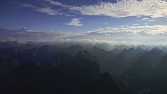 广西早晨大山晨光山川山峰光影山脉喀斯特