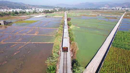 云南建水小火车滇越铁路米轨航拍视角实时