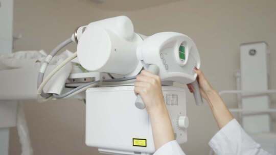 医疗器材操作CT扫描胸部检查