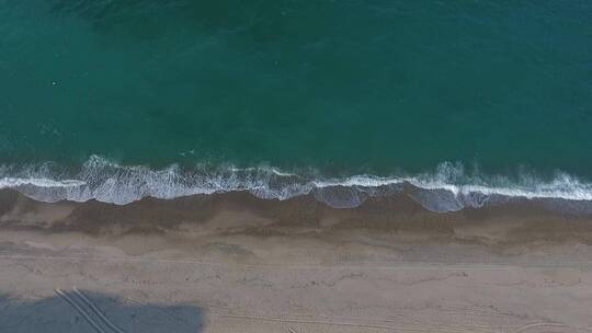 无人机拍摄海滩海岸线