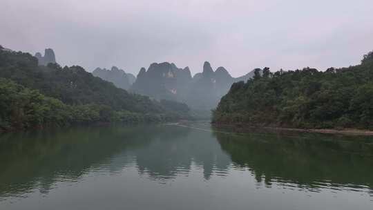 清晨的漓江风光桂林地标美丽山水