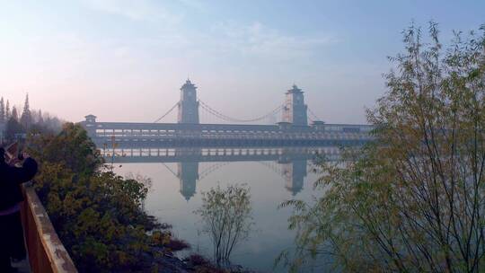 航拍扬州万福大桥倒影视频素材模板下载