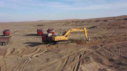 戈壁砂石厂采挖运输视频素材模板下载