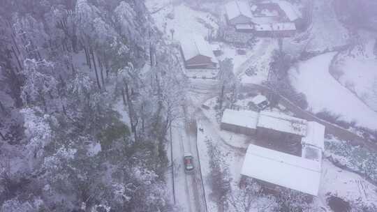 雾凇雪景乡村公路航拍