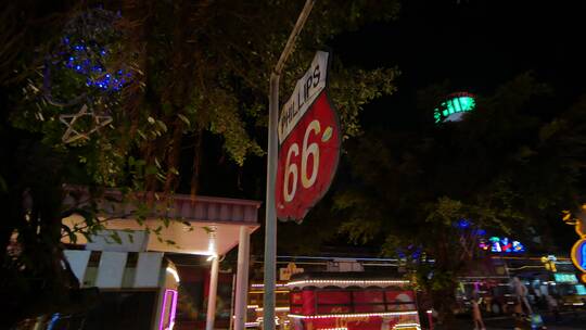 6号公路汽车文化主题步行街夜景路牌灯牌