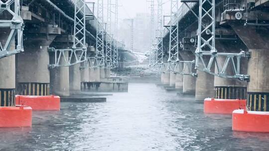铁路桥河流下雪视频素材模板下载