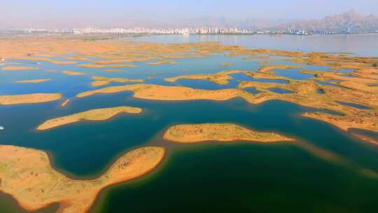 航拍乌海市乌海湖沙漠沙丘