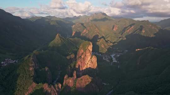 山坳里的村庄/楠溪江风景区