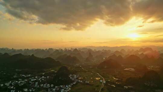 航拍桂林葡萄喀斯特风景风光山水日落