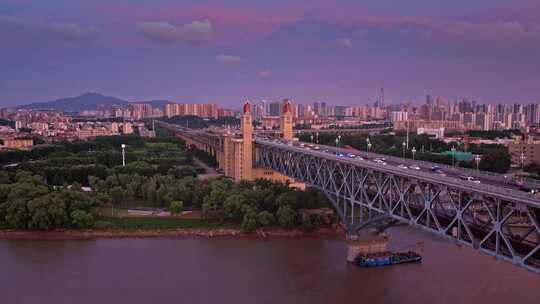 南京长江大桥傍晚夜景航拍