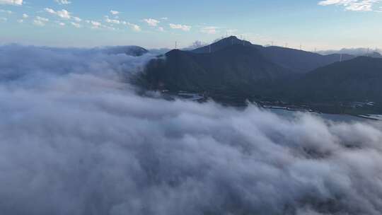 云海山峦壮丽航拍