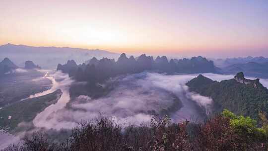 桂林阳朔兴坪大面山上的日出云海