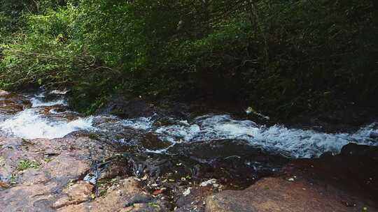 山间小溪流水山泉水