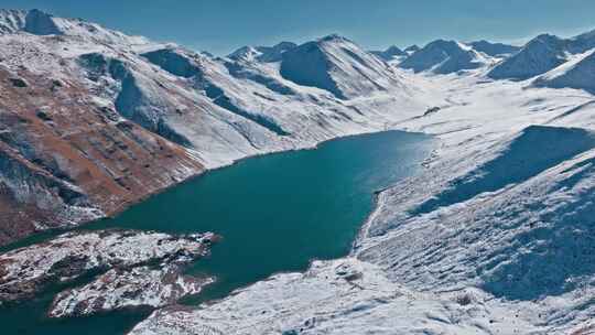 山，雪，湖，吉尔吉斯斯坦