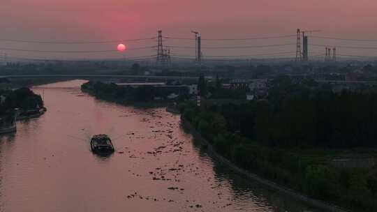 航拍京杭大运河的落日风光