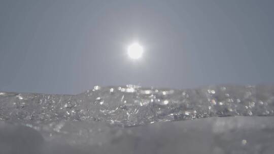 阳光融化冰雪冬天冰层下的阳光LOG视频素材模板下载